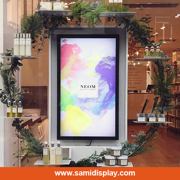 What are the advantages of LCD advertising display?